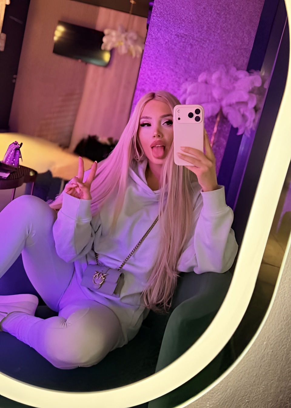 Индивидуалка АЛЁНУШКА, доступна для личного знакомства от 18000 руб