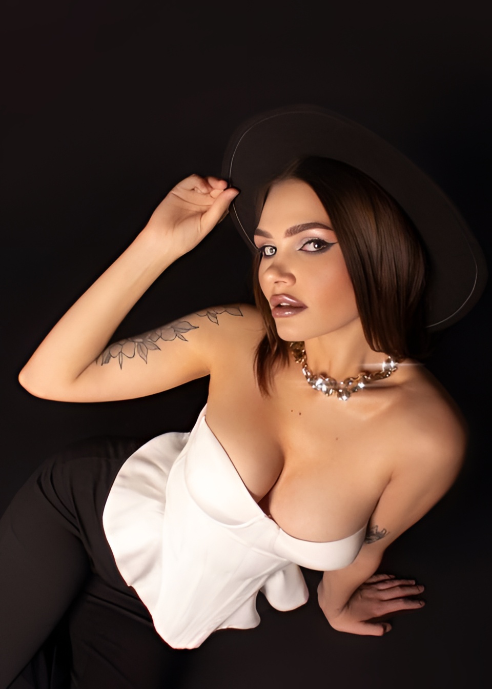 Яна привлекательная девушка из Тайшет цена от 6000 руб